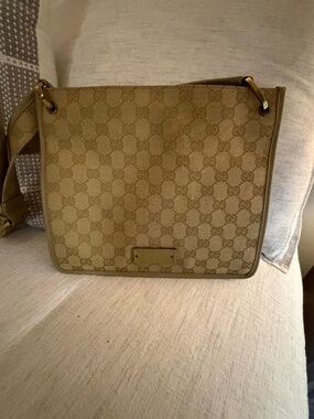 Authentic Gucci Beige GG Canvas Flat Crossbody Messenger Bag